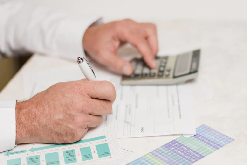 Deducción vehículo profesional IRPF 2025